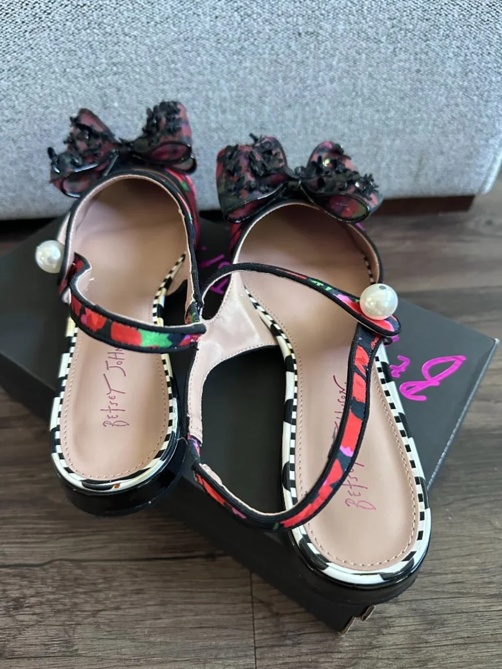 Betsey Johnson LIVY BLACK POPPY flats - Size 9